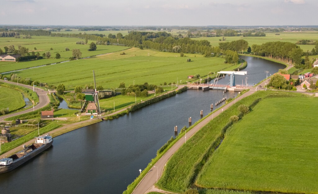 High angle shot merwede canal surrounded by grassy fields captured nehterlands