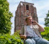 Wessel aan de telefoon