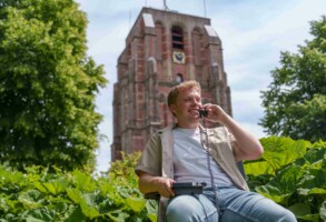 Wessel aan de telefoon